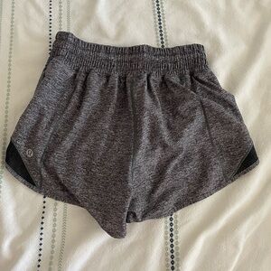 Lululemon Hotty Hot Short High-Rise 2.5" Heather Lux/Heathered Black SIZE 2